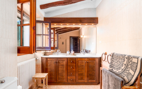 Baño en primera planta (casa principal)